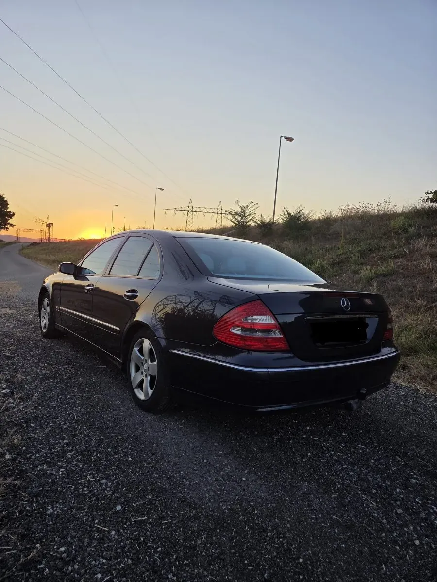 Mercedes-Benz E-Class 2002 photo 2
