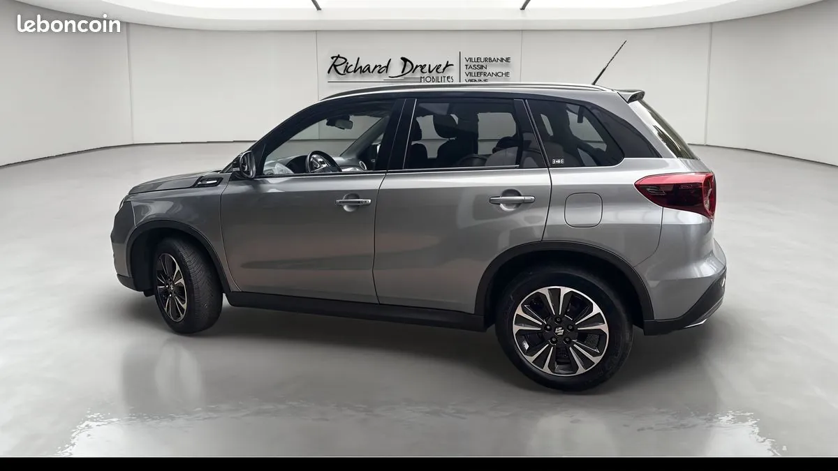 Suzuki Vitara 2023 photo 2