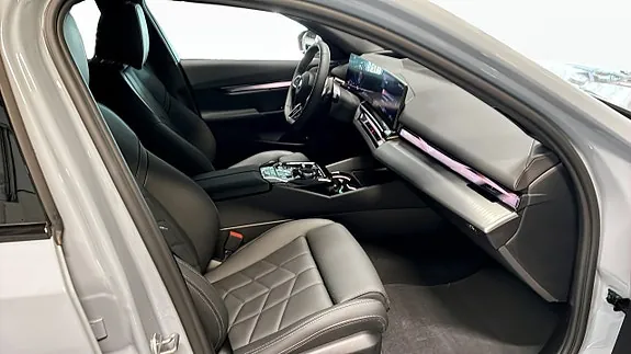 BMW 530E 2026 photo 3