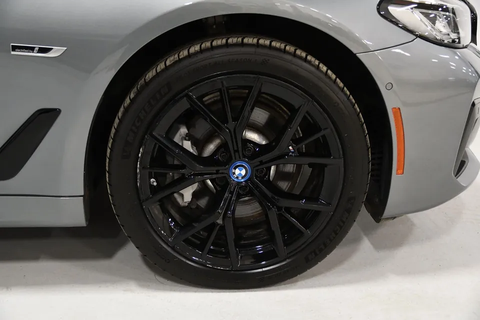 BMW 5 Series 2023 photo 4