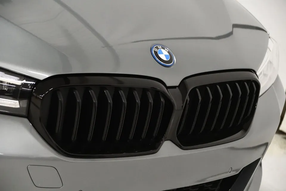 BMW 5 Series 2023 photo 3