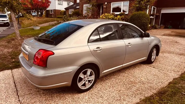 Toyota Avensis 2005 photo 2