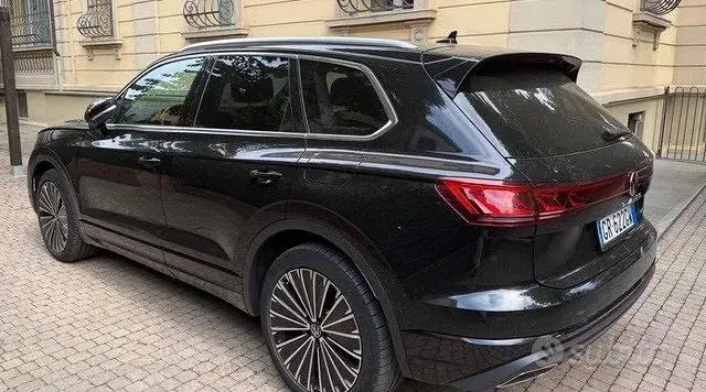 Volkswagen Touareg 2023 photo 2