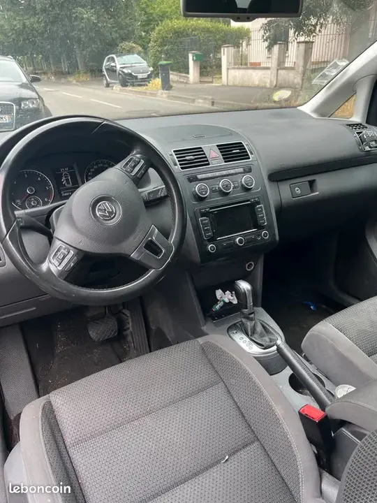 Volkswagen Touran 2014 photo 2