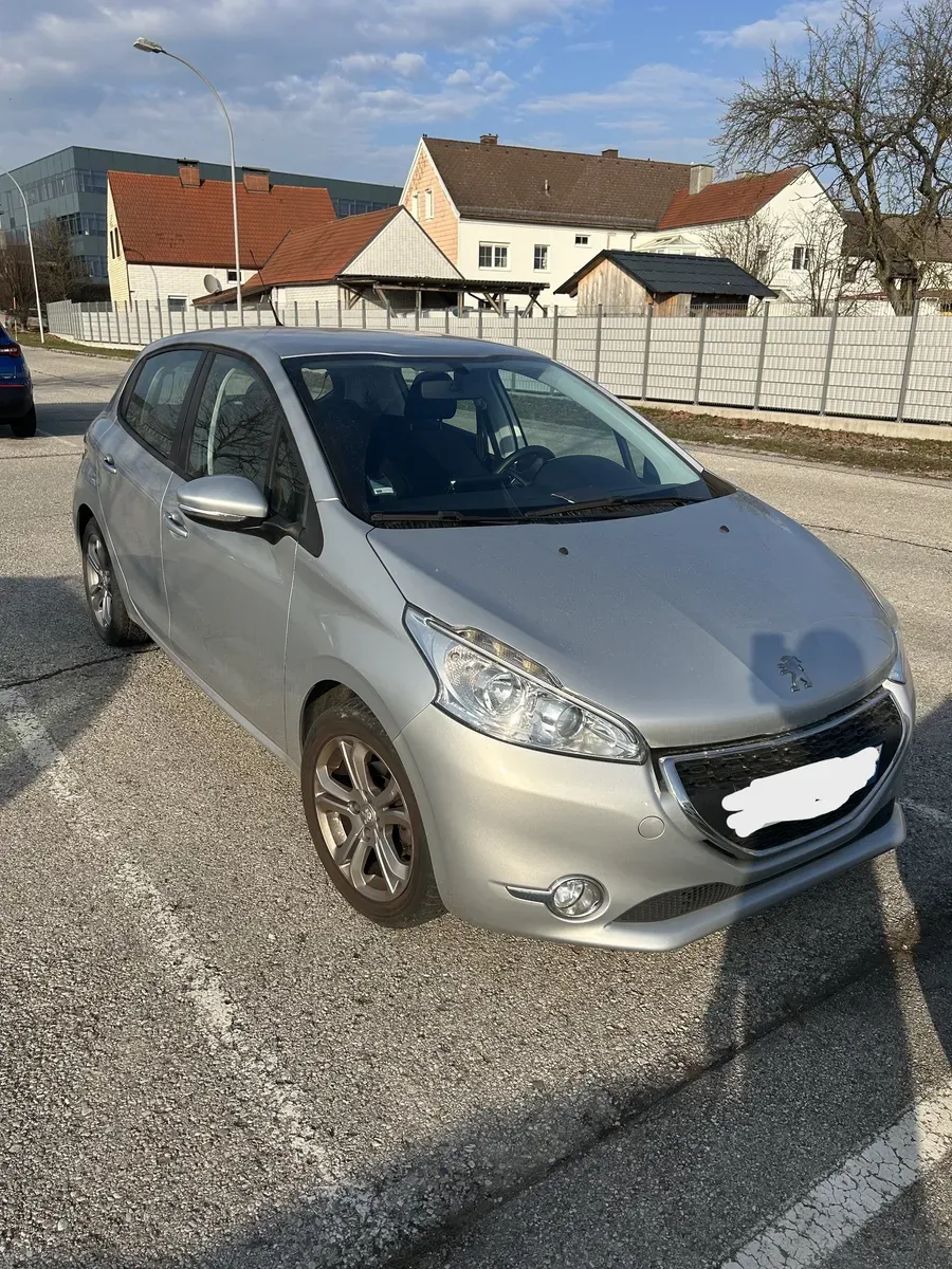 Peugeot 208 2014 photo 2
