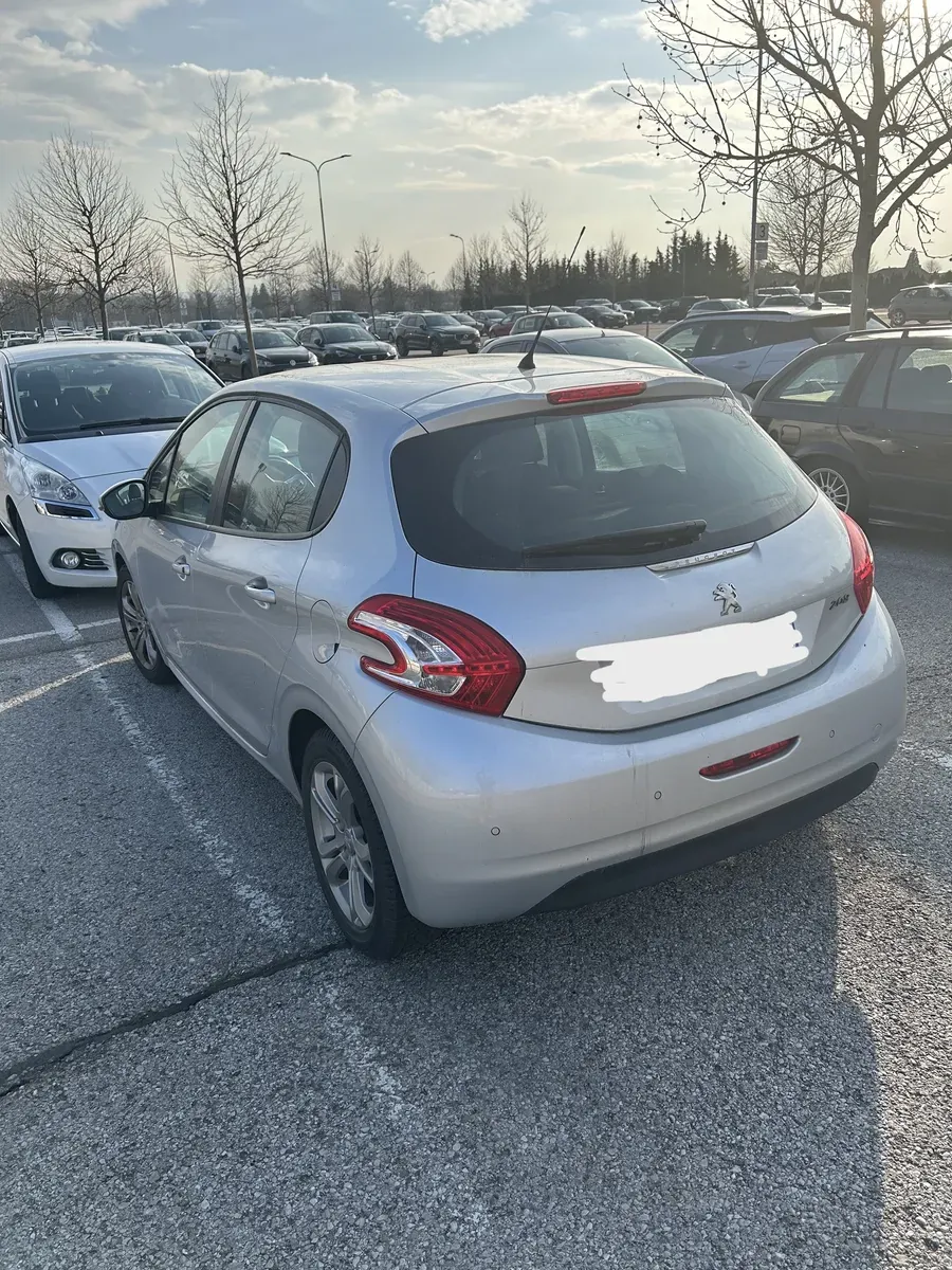 Peugeot 208 2014 photo 3