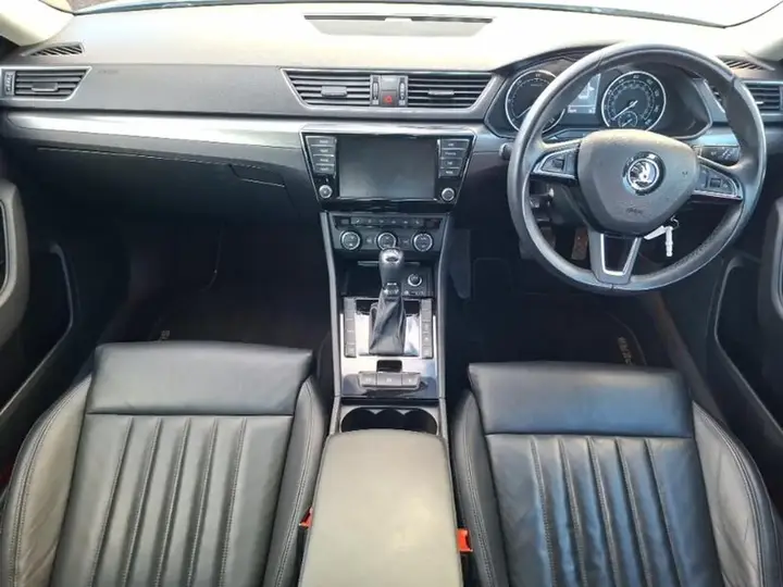 Skoda Superb 2018 photo 3