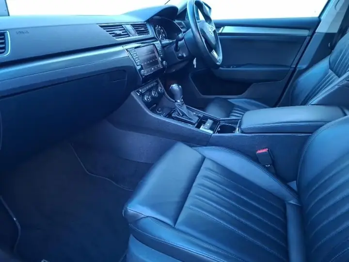 Skoda Superb 2018 photo 5