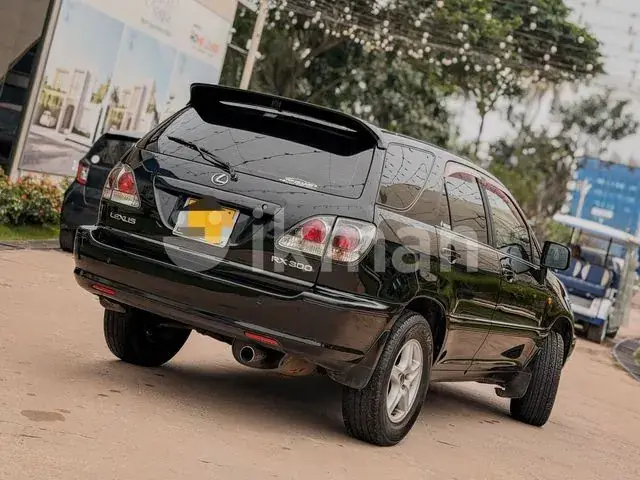 Toyota Harrier 2002 photo 2