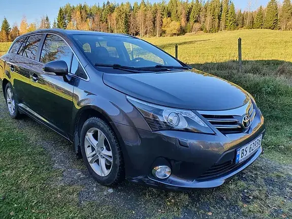 Toyota Avensis 2013 photo 2