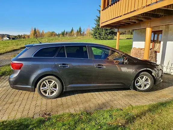 Toyota Avensis 2013 photo 3