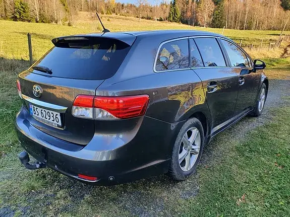 Toyota Avensis 2013 photo 5