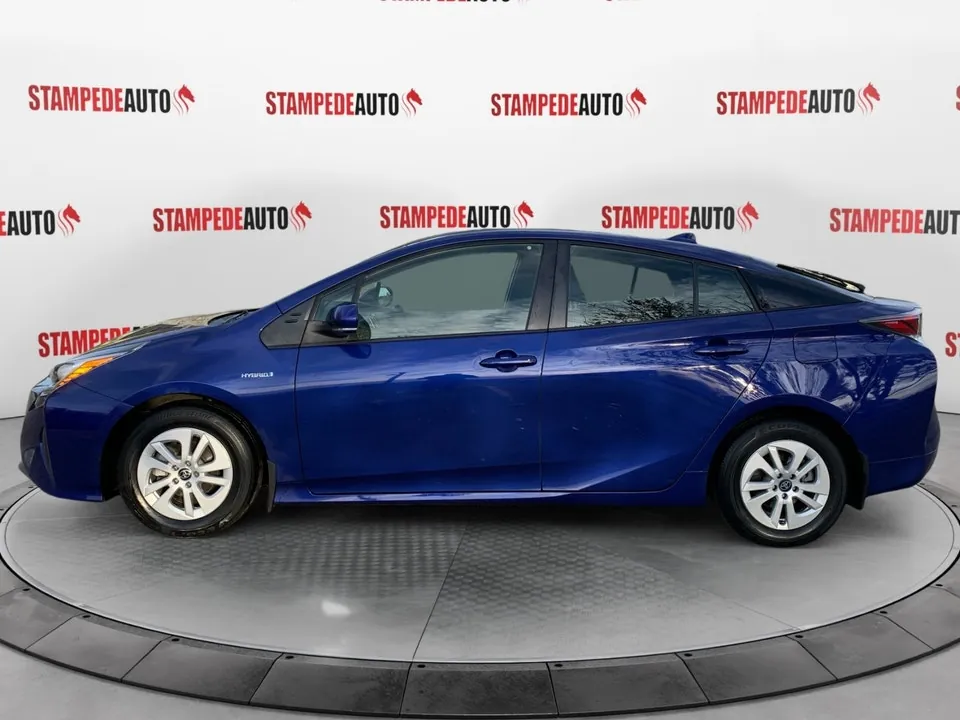 Toyota Prius 2017 photo 2