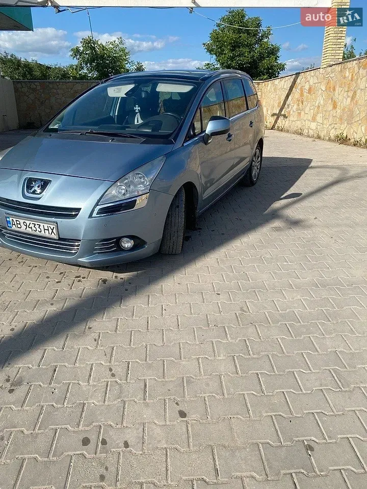 Peugeot 5008 2012 photo 2
