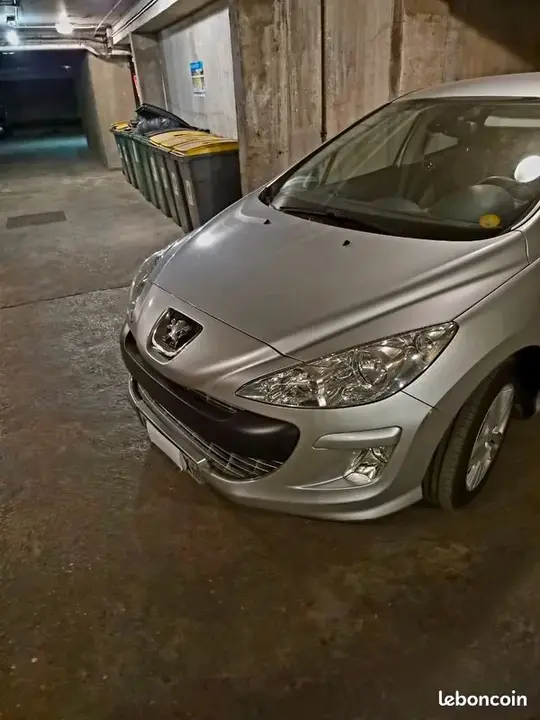 Peugeot 308 2010 photo 2