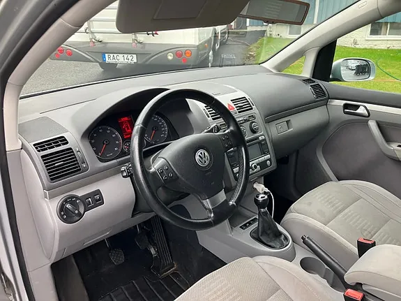 Volkswagen Touran 2008 photo 3
