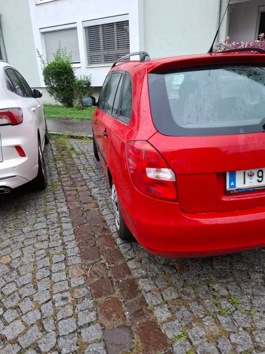 Skoda Fabia 2011 photo 3