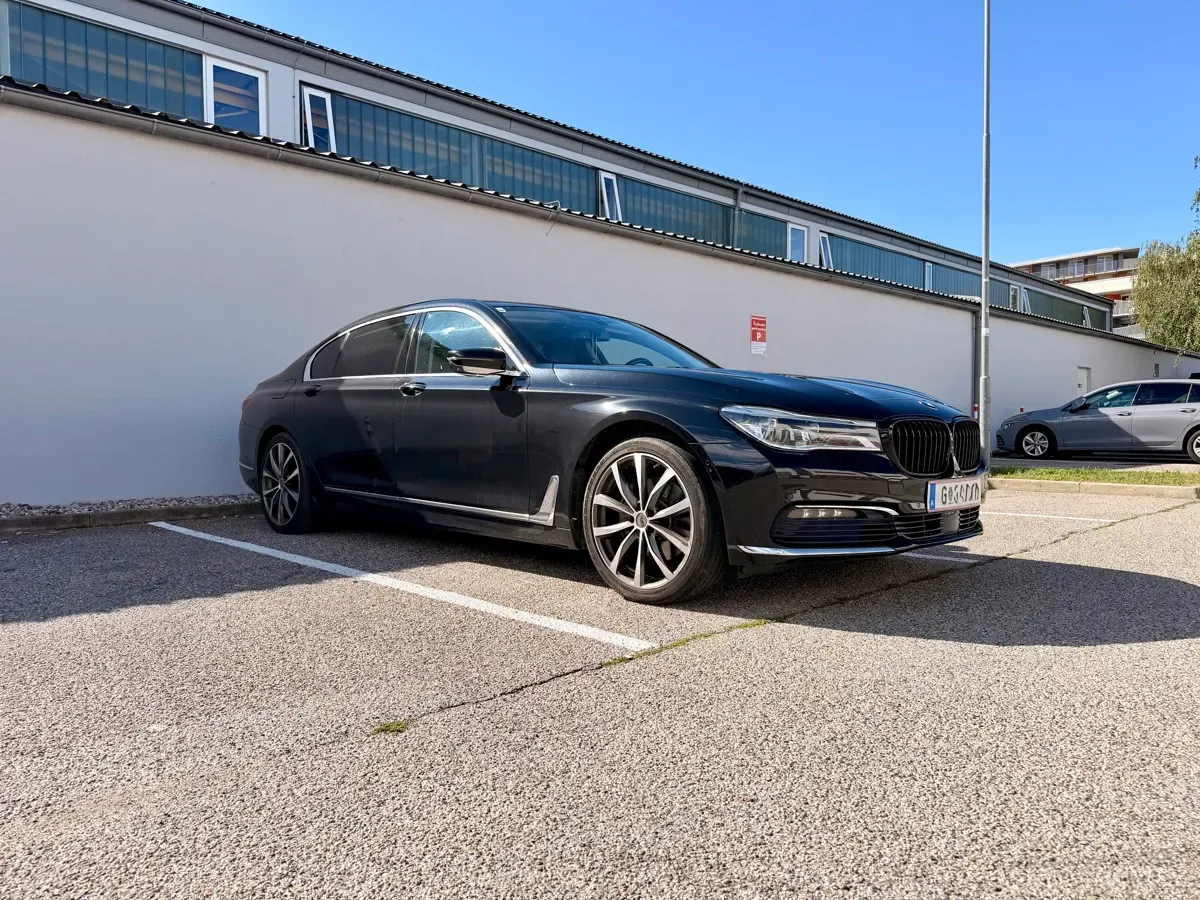 BMW 7 Series 2017 photo 2