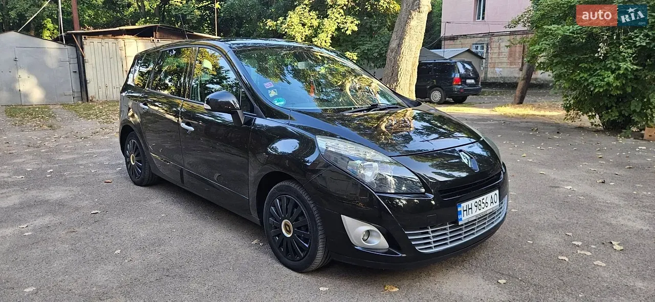 Renault Grand Scenic 2010 photo 2