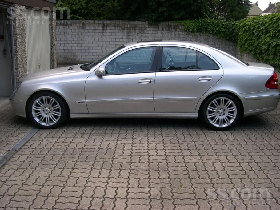 Mercedes-Benz E320