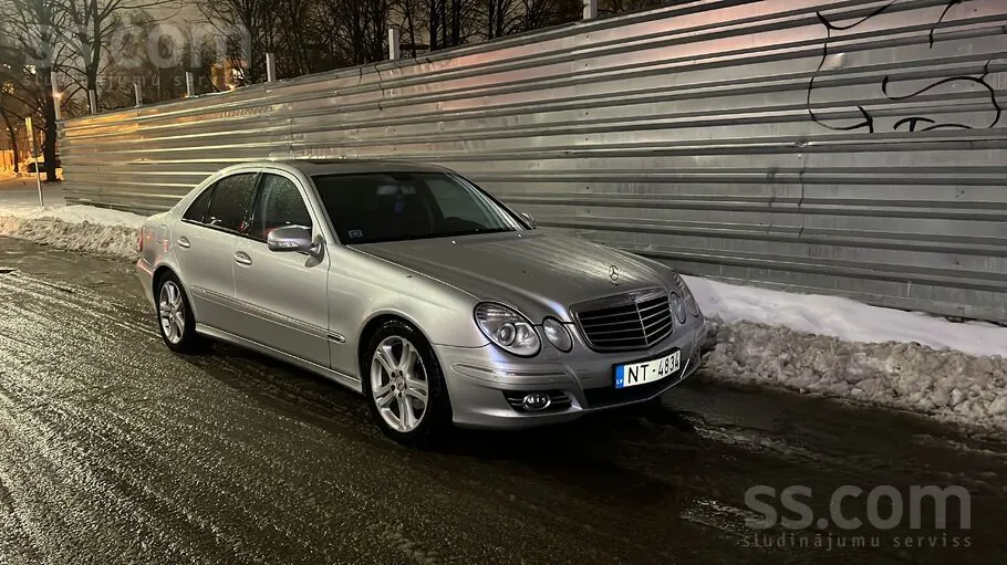 Mercedes-Benz E320 2006 photo 2