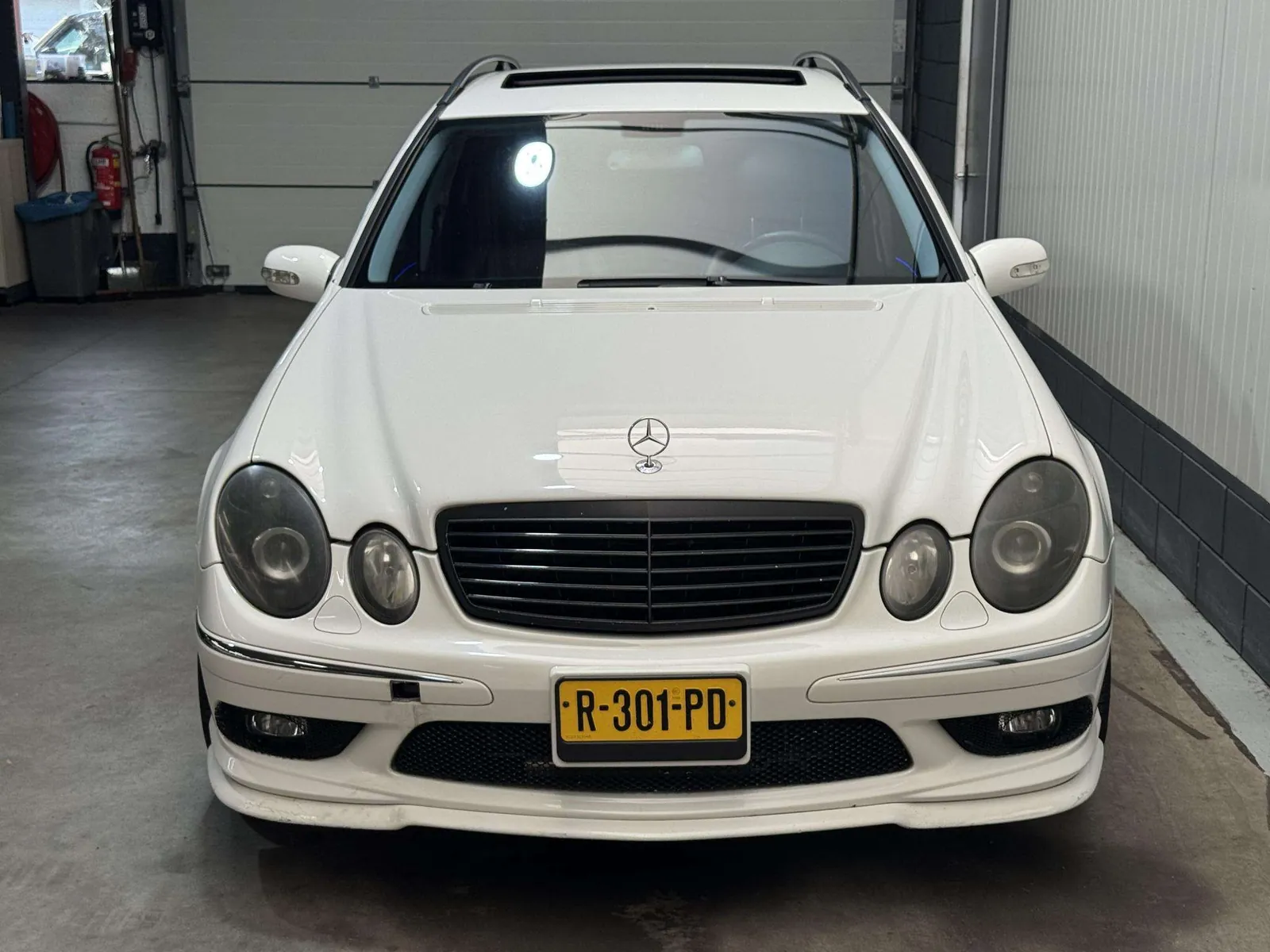 Mercedes-Benz E-Class 2004 photo 2