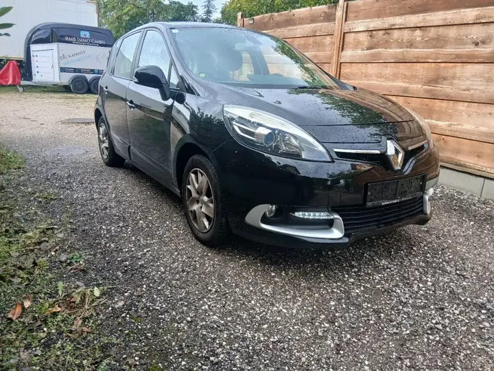 Renault Scénic 2012 photo 2