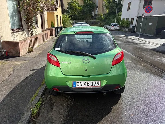 Mazda 2 2010 photo 4