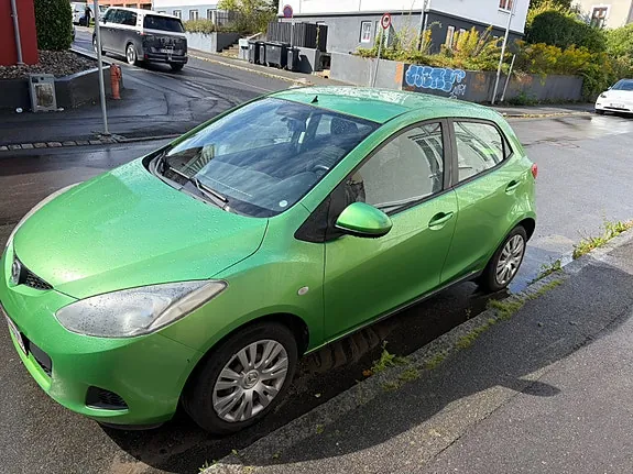 Mazda 2 2010 photo 3