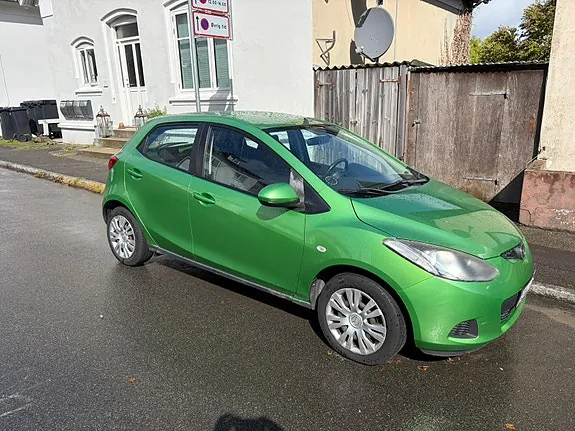 Mazda 2 2010 photo 2
