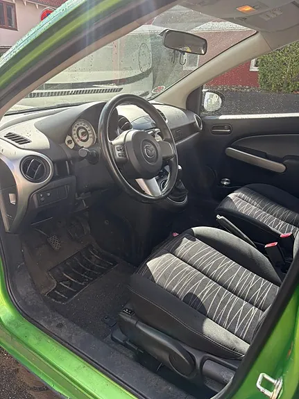 Mazda 2 2010 photo 5