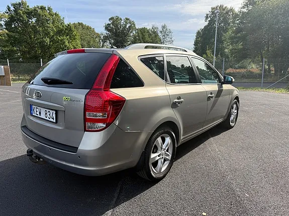 Kia Ceed 2010 photo 3
