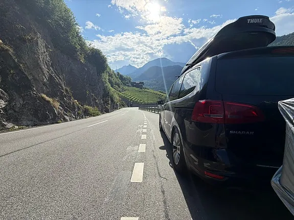 Volkswagen Sharan 2012 photo 2