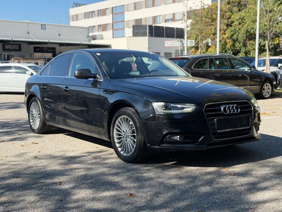 Audi A4 2012 photo 2