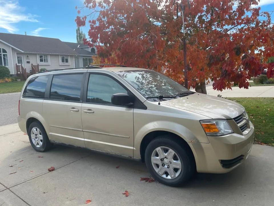 Dodge Grand Caravan 2010 photo 3