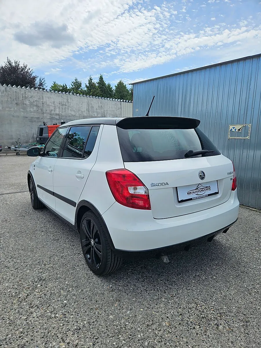 Skoda Fabia 2013 photo 3