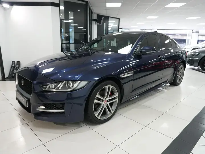 Jaguar Xe 2016 photo 3