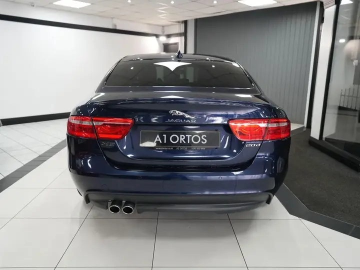 Jaguar Xe 2016 photo 5