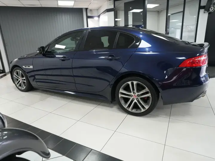 Jaguar Xe 2016 photo 4