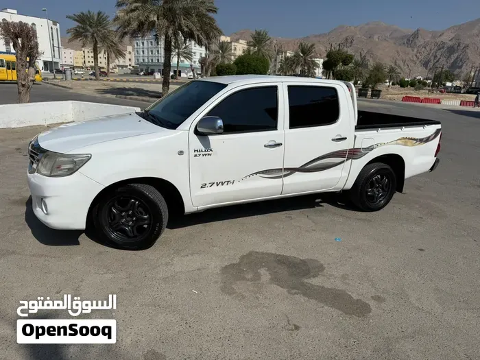 Toyota Hilux 2013 photo 2