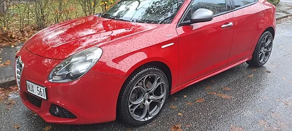 Alfa Romeo Giulietta 2013 photo 2