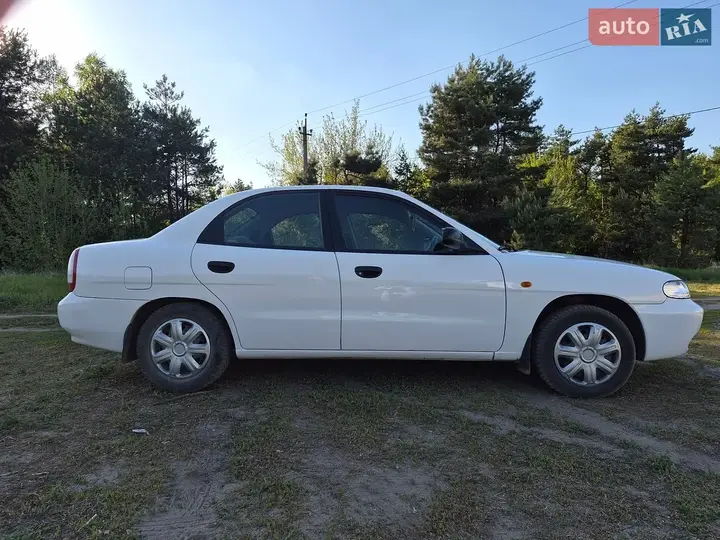 Daewoo Nubira 1998 photo 4