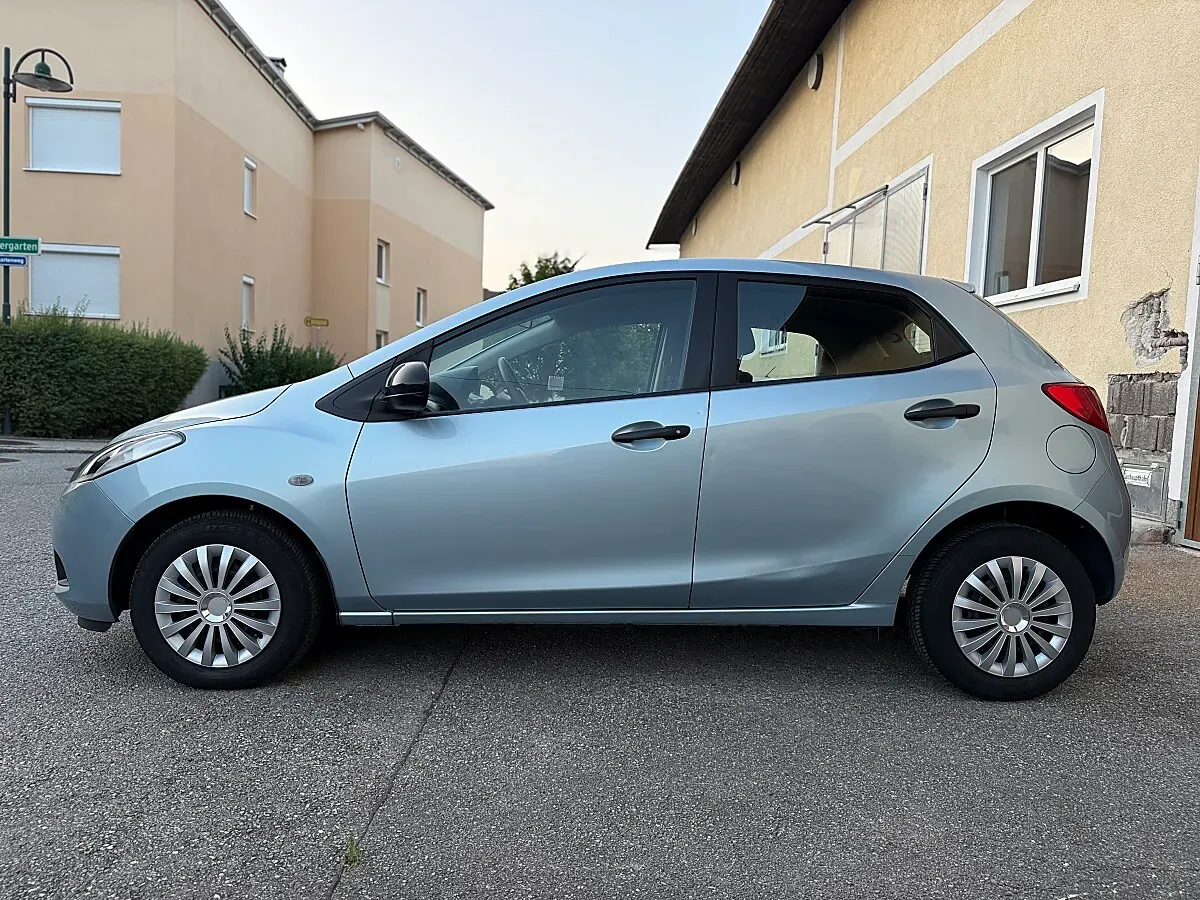 Mazda Mazda2 2008 photo 3