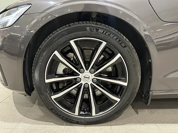 Volvo V60 2025 photo 3