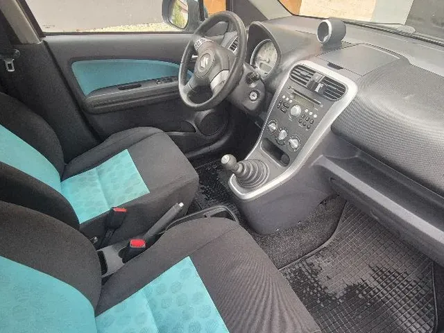 Suzuki Splash 2009 photo 4