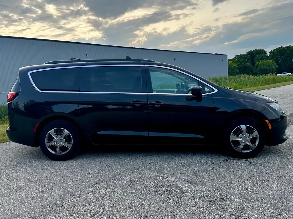 Chrysler Pacifica 2017 photo 5
