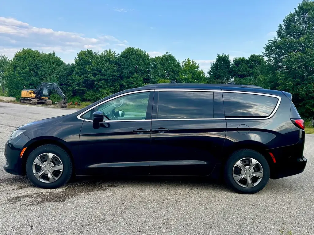 Chrysler Pacifica 2017 photo 3