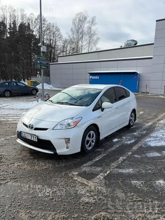 Toyota Prius 2014 photo 2