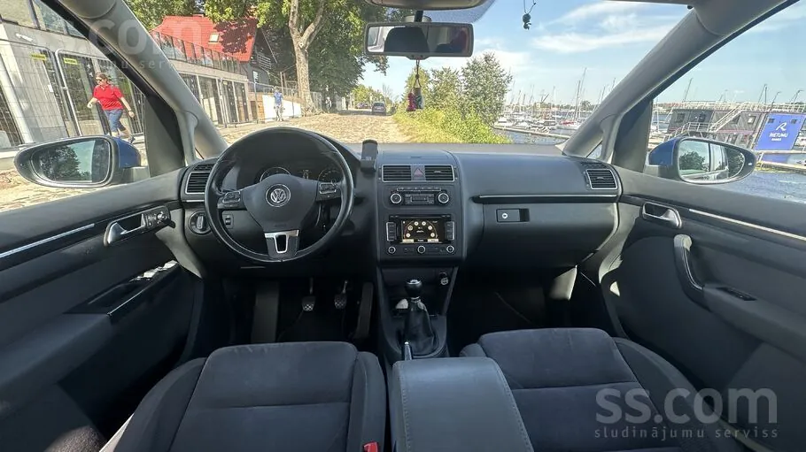 Volkswagen Touran 2011 photo 5