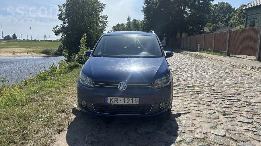 Volkswagen Touran 2011 photo 4